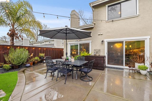 2090 Shady Creek Pl., Danville CA: https://media.crmls.org/mediaz/6d3a72bb-727f-4940-82a2-cfb6a0834a75.jpg