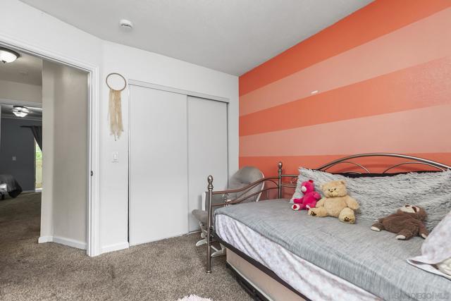2414 1/2 Grove Ave, San Diego CA: https://media.crmls.org/mediaz/6d3a7ec8-e367-47f3-98f3-7223d19eed48.jpg