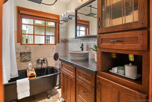 4605 4607 Terrace Dr, San Diego CA: https://media.crmls.org/mediaz/6d3ac5ad-41c5-47f7-a1a1-98df3ac1a52a.jpg