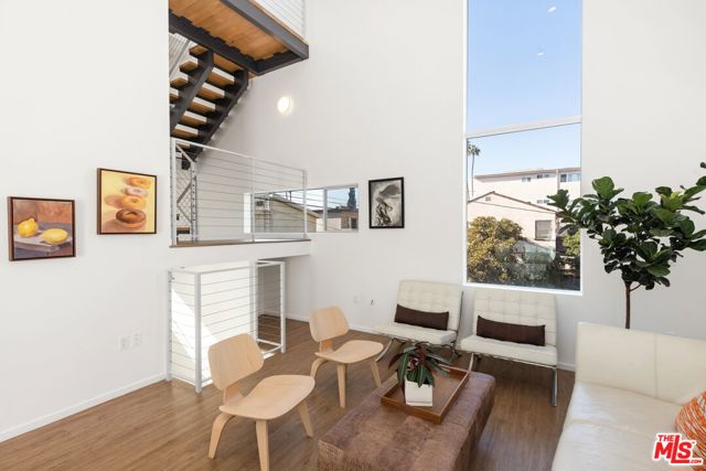 1244 14th Street, Santa Monica CA: https://media.crmls.org/mediaz/6d3ae8db-1372-40b7-bab8-c78abb31182d.jpg