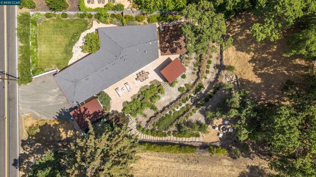 3363 Springhill Rd, Lafayette CA: https://media.crmls.org/mediaz/6d3aebd3-62d3-4680-be4a-de0fb3bb886c.jpg