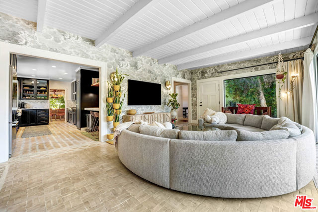 2049 N Berendo Street, Los Angeles CA: https://media.crmls.org/mediaz/6d3afbb7-0cff-4497-9629-9d25979f4d90.jpg