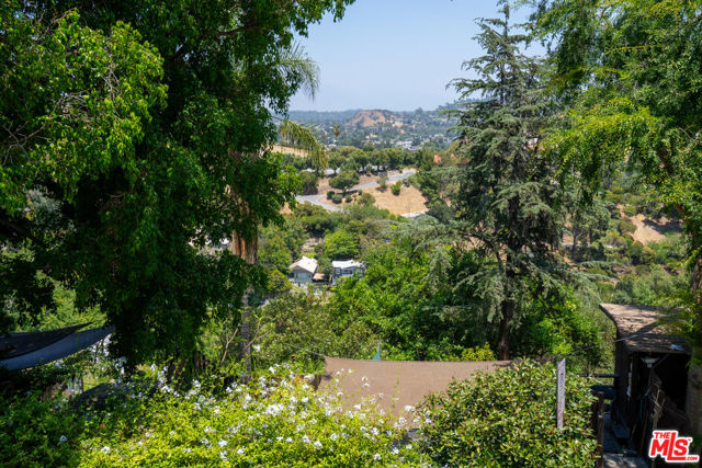 353 Mavis Drive, Los Angeles CA: https://media.crmls.org/mediaz/6d3b04f7-3bdb-4ba7-b45b-3e3e2b2e8967.jpg