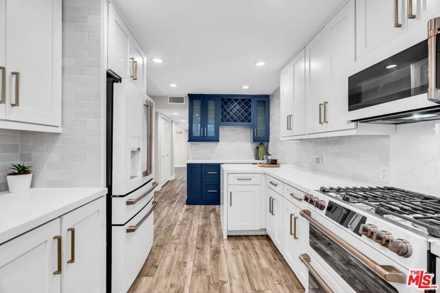14106 Dickens Street, Sherman Oaks CA: https://media.crmls.org/mediaz/6d3b0e8b-a846-4e83-b8be-58e73c13a621.jpg