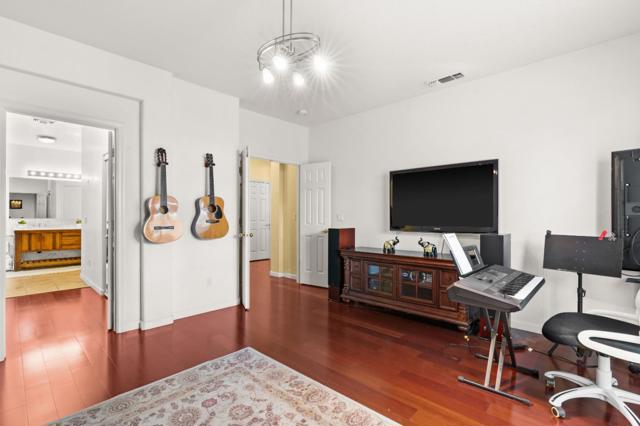 354 Vasconcellos Avenue, Manteca CA: https://media.crmls.org/mediaz/6d3b3aab-207f-4747-a95d-c27502278ef2.jpg