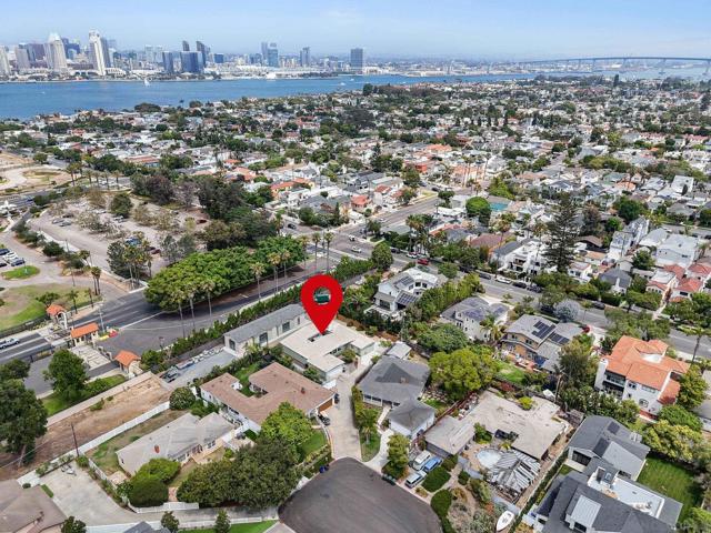 435 Country Club Ln, Coronado CA: https://media.crmls.org/mediaz/6d3ba500-4570-4d5f-8405-cff9a0e8899d.jpg