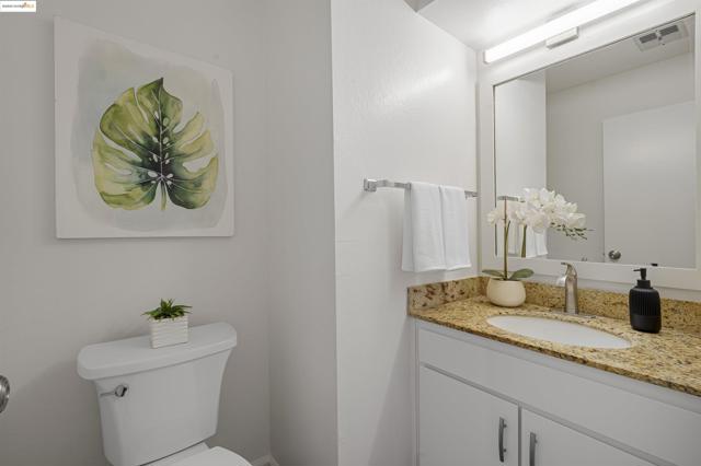 160 Manzanita Pl, Hercules CA: https://media.crmls.org/mediaz/6d3bfb43-5f91-4a43-912a-4e5ec996f81f.jpg
