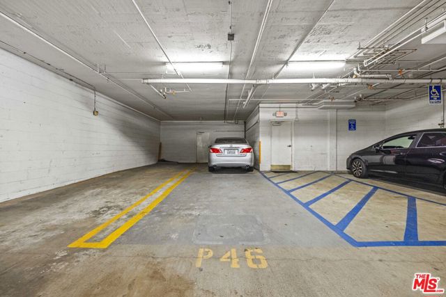 1450 S Beverly Drive, Los Angeles CA: https://media.crmls.org/mediaz/6d3c3ff5-de9d-429e-bab8-7dd97a348323.jpg