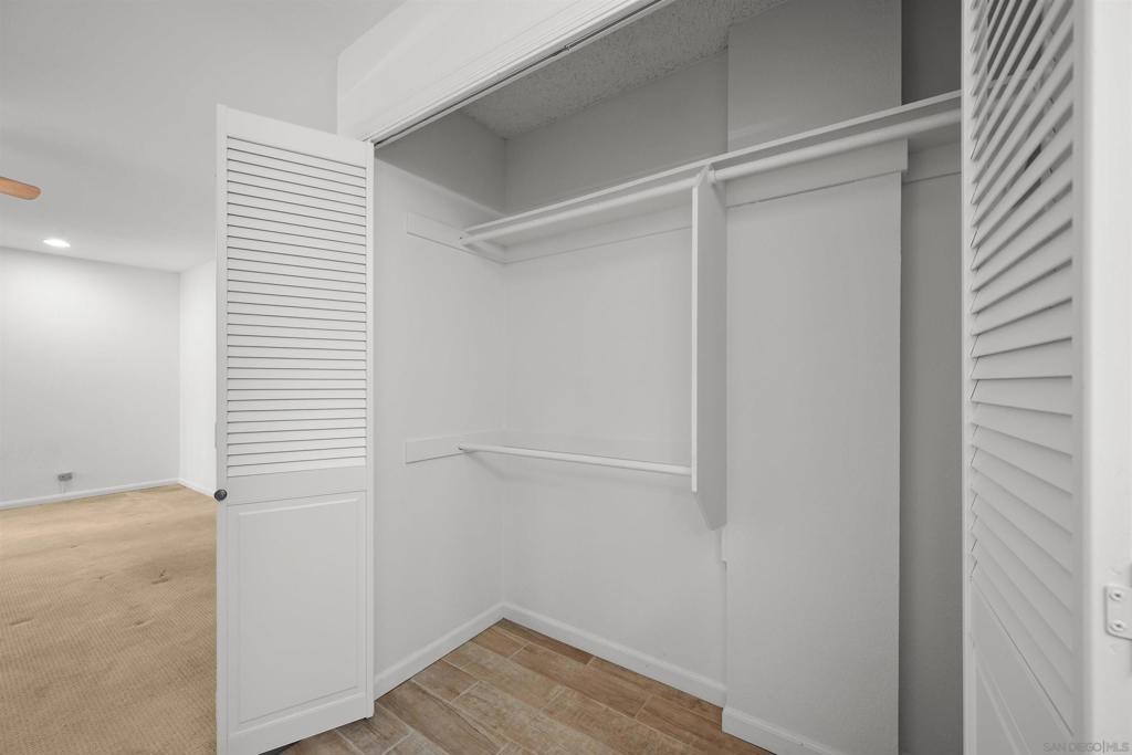 https://media.crmls.org/mediaz/6d3c8c03-8bca-4fed-9b82-3f9474f8aa13.jpg?preset=X-Large