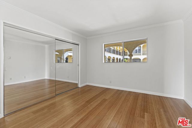 1033 6TH Street, Santa Monica CA: https://media.crmls.org/mediaz/6d3d0bdb-0982-4a9c-b364-c11587cadfc2.jpg