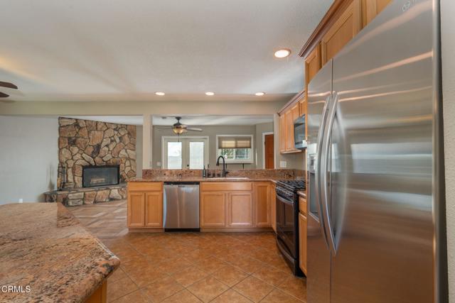 Detail Gallery Image 13 of 47 For 239 Cartagena St, Camarillo,  CA 93010 - 3 Beds | 2 Baths