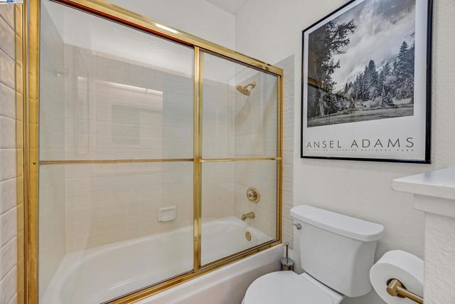2380 Wayfarer Dr, Discovery Bay CA: https://media.crmls.org/mediaz/6d3dc769-b985-4f88-bb81-5cbab5c64a50.jpg