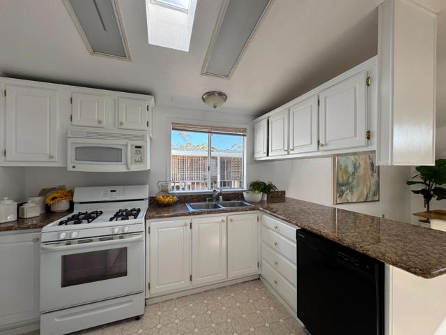 46 Seascape Drive, Half Moon Bay CA: https://media.crmls.org/mediaz/6d3e18ec-a616-40d6-a3ab-7f246e9000de.jpg