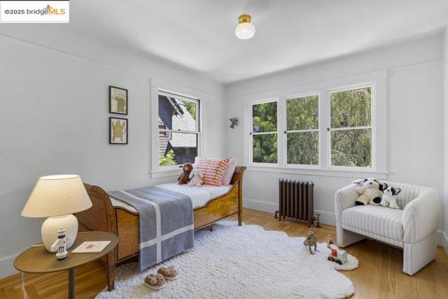 1398 Scenic Ave, Berkeley CA: https://media.crmls.org/mediaz/6d3e770b-5396-464e-889c-934573acc477.jpg