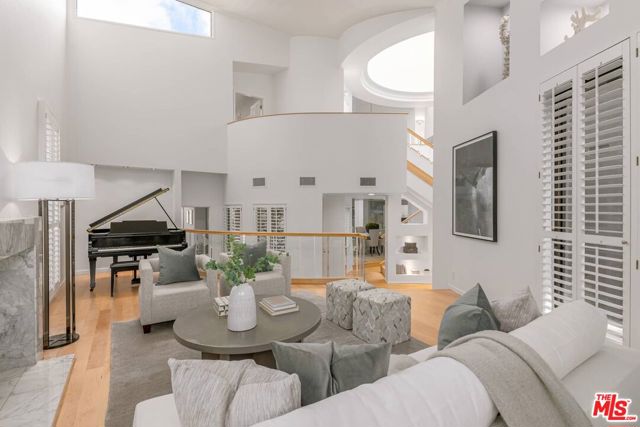 17765 Camino De Yatasto, Pacific Palisades CA: https://media.crmls.org/mediaz/6d3e7f94-b160-48fd-aeb4-7ef15415e08f.jpg