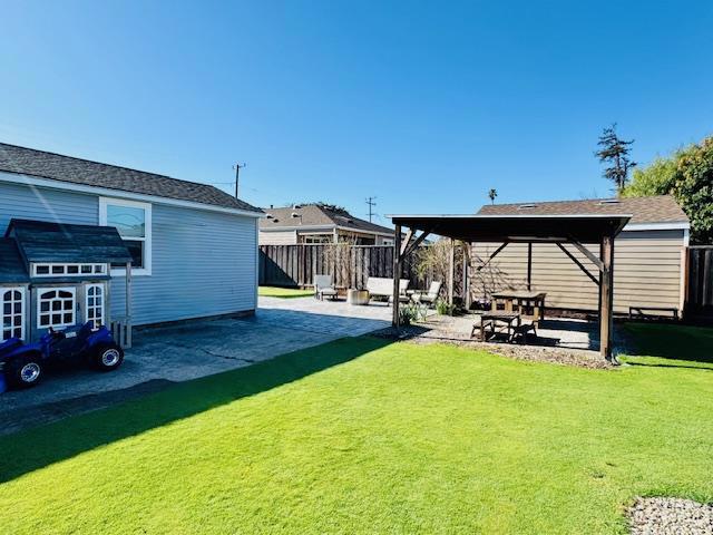 1639 Cypress Avenue, San Mateo CA: https://media.crmls.org/mediaz/6d3eb7b2-2801-47b9-9ee0-4b5272adf8a2.jpg