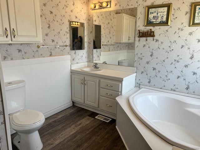 22545 El Centro Rd, Apple Valley CA: https://media.crmls.org/mediaz/6d3ef589-c7c1-4392-bc99-14e35d877fa4.jpg
