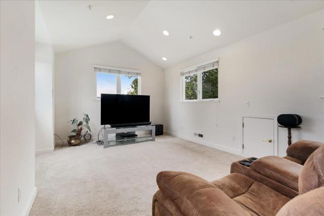 334 Park Way, Santa Cruz CA: https://media.crmls.org/mediaz/6d3f1a73-7012-4760-b6fb-7db44bbd7822.jpg
