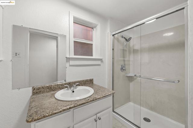 1311 87Th Ave, Oakland CA: https://media.crmls.org/mediaz/6d3f50f8-a893-4c77-b467-3f2f42000aeb.jpg