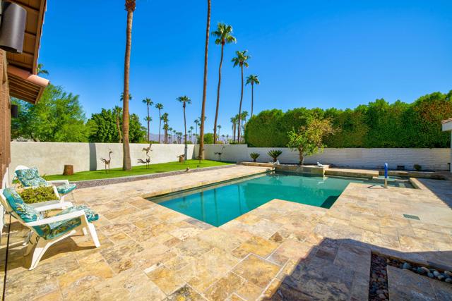 39060 Kilimanjaro Court, Palm Desert CA: https://media.crmls.org/mediaz/6d3f9b47-976a-48ac-8863-27ae8b8bfb26.jpg