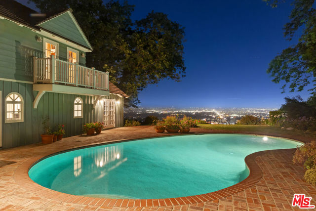 15401 Mulholland Drive, Los Angeles CA: https://media.crmls.org/mediaz/6d404102-d108-4b32-821d-9b2c14332e03.jpg