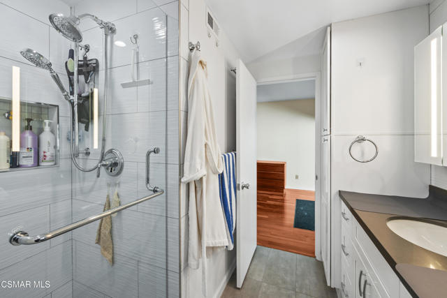 1641 Trafalgar Place, Westlake Village CA: https://media.crmls.org/mediaz/6d4074b0-3ad0-4bca-8b5f-91468a763c4d.jpg
