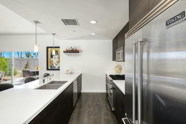 428 Chelsea Drive, Palm Springs CA: https://media.crmls.org/mediaz/6d41202d-6ebf-43d3-9fde-01b152dbe370.jpg