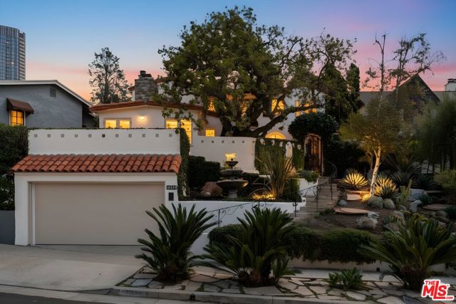 10320 Mississippi Avenue, Los Angeles CA: https://media.crmls.org/mediaz/6d413ad6-f1e2-45e6-81be-693661afbc54.jpg