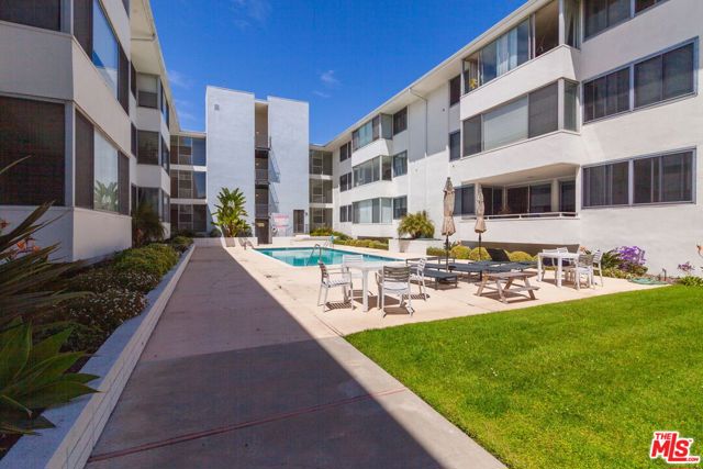 8701 Delgany Avenue, Playa del Rey CA: https://media.crmls.org/mediaz/6d41c907-f522-42df-9231-1c182118312d.jpg