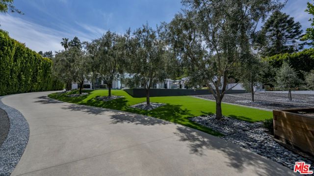Photo of 16032 VALLEY VISTA Boulevard, Encino, CA 91436