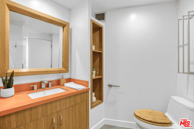 2170 Century Parkway, Los Angeles CA: https://media.crmls.org/mediaz/6d422b8e-3168-41fd-8141-b3e529682c19.jpg