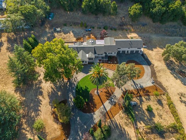 16035 Oak Glen Avenue, Morgan Hill CA: https://media.crmls.org/mediaz/6d4243be-34bc-47dd-914a-48989f459dcc.jpg