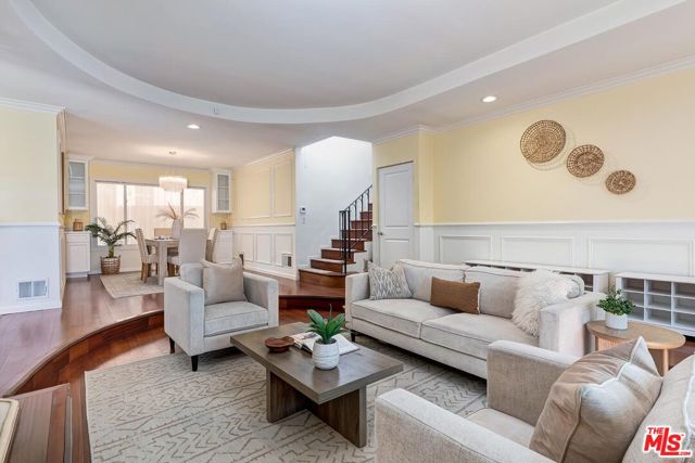 3804 Lenawee Avenue, Culver City CA: https://media.crmls.org/mediaz/6d42c150-cedb-407a-ab20-9601cbc7046c.jpg