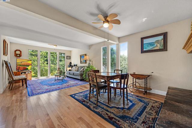 1923 Green Valley Rd, Alamo CA: https://media.crmls.org/mediaz/6d42d63a-8c65-47b6-b60c-e85ea7d8fdc9.jpg