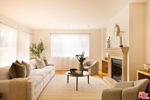 325 Arnaz Drive, Los Angeles CA: https://media.crmls.org/mediaz/6d42e78c-3ef0-46fe-b8c3-fdddec75e604.jpg