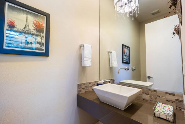 15 Via Montagna, Rancho Mirage CA: https://media.crmls.org/mediaz/6d431c57-2616-4724-8caf-8b49042c3d0e.jpg