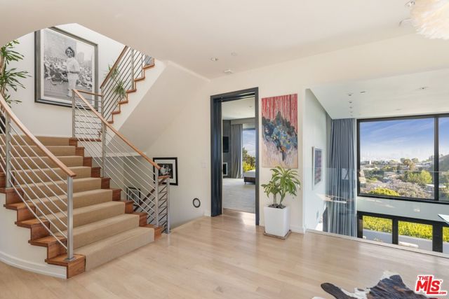 1573 Sunset Plaza Drive, Los Angeles CA: https://media.crmls.org/mediaz/6d432513-9225-4c07-9608-2424a18cd882.jpg