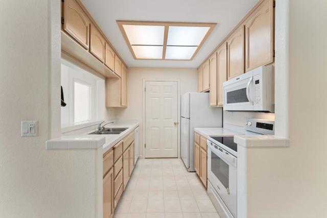 5987 Lake Hennessy Ct Court, San Jose CA: https://media.crmls.org/mediaz/6d43d3d9-4d54-4e44-87e7-c78931a8fd66.jpg
