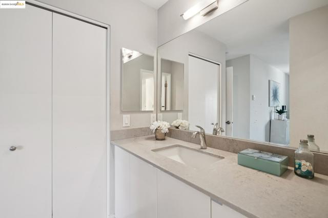 96 Bayside Ct, Richmond CA: https://media.crmls.org/mediaz/6d4431dc-e245-4d81-a802-644c44e419a1.jpg