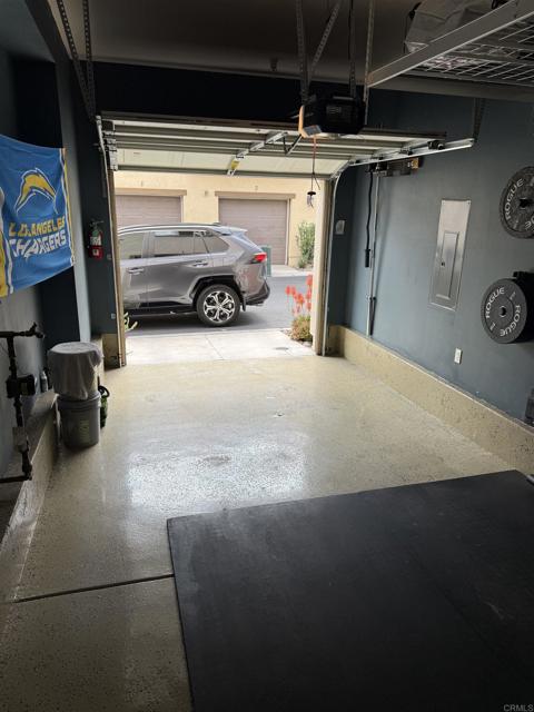 1709 Signature Place, Chula Vista CA: https://media.crmls.org/mediaz/6d443227-178e-434f-a2b2-a08c630b8588.jpg