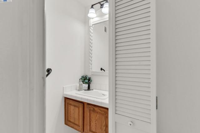 394 Camelback Rd, Pleasant Hill CA: https://media.crmls.org/mediaz/6d44680e-7c28-4033-abe2-9e5503398078.jpg