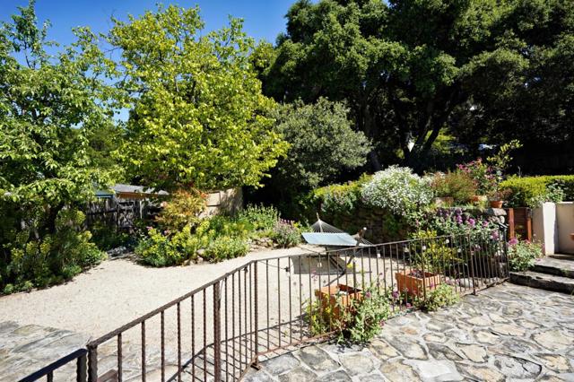 42 Upper Circle, Carmel Valley CA: https://media.crmls.org/mediaz/6d44c17f-d8b9-4bdb-9eb7-be5bdcdbf78a.jpg