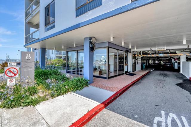8 admiral, Emeryville CA: https://media.crmls.org/mediaz/6d45ad2a-c652-4ca6-a380-33e8904f25c5.jpg