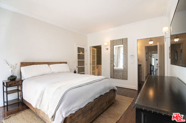 8828 Rosewood Avenue, West Hollywood CA: https://media.crmls.org/mediaz/6d45cfab-7c80-4450-8562-6f0ab06d0084.jpg