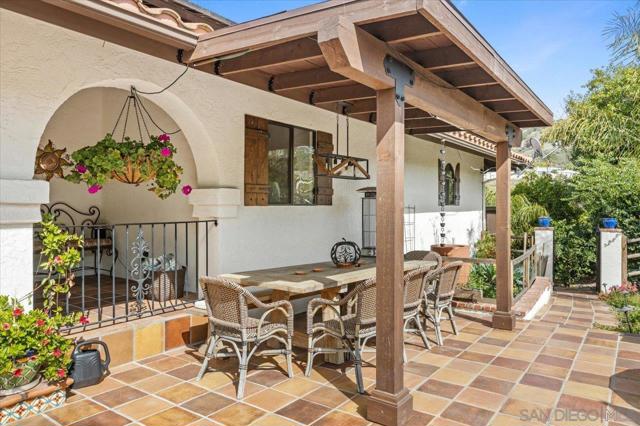 1379 Sunny Heights Road, Fallbrook CA: https://media.crmls.org/mediaz/6d45fb67-808c-4493-a057-3cc6a76541e9.jpg