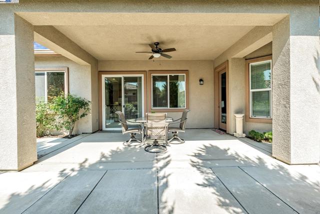 2453 Gardenstone Pl, Manteca CA: https://media.crmls.org/mediaz/6d460c6a-139d-42c6-9739-8a44c5f8b55d.jpg