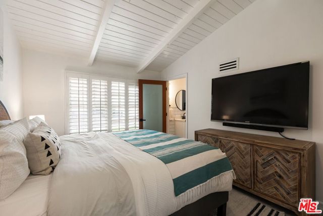 3011 Clune Avenue, Venice CA: https://media.crmls.org/mediaz/6d46140f-2545-49b4-bed7-bc27fb2da960.jpg