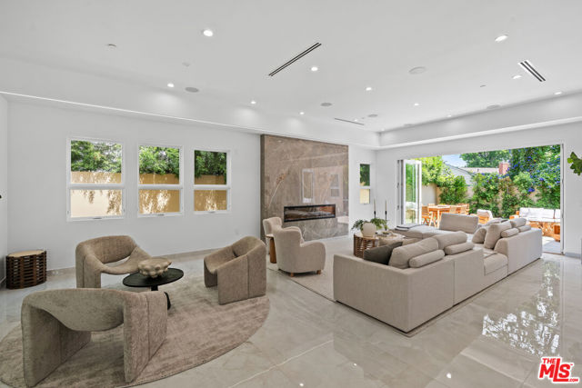 11622 Charnock Road, Los Angeles CA: https://media.crmls.org/mediaz/6d463e36-807c-498e-a7dd-a37c0bce99f2.jpg