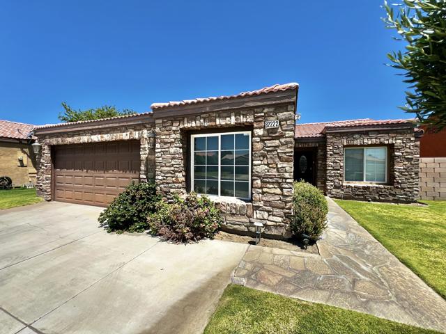 82222 Pinyon Avenue, Indio CA: https://media.crmls.org/mediaz/6d464dfe-8114-4349-ab6d-f5c095e57a08.jpg