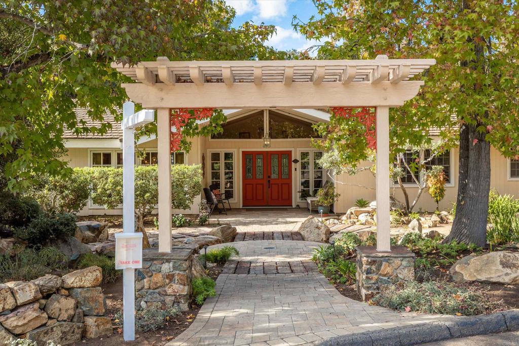 1285 Hidden Oaks Trail